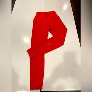 7/8 Alo airlift red leggings XS